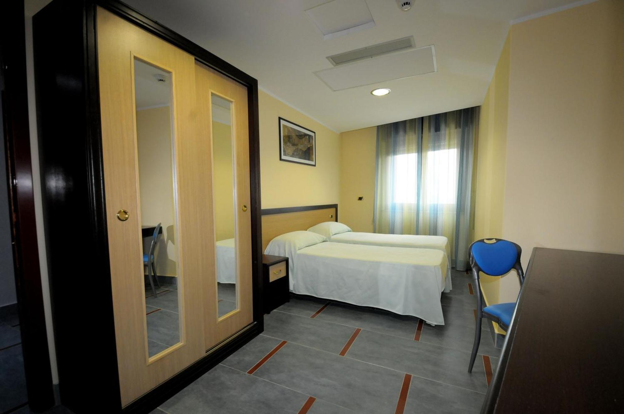 Grand Hotel Paradiso カタンザーロ 部屋 写真